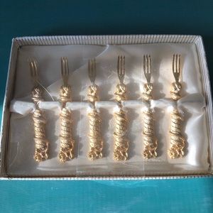 Set of six gold hors d'oeuvres forks